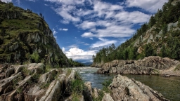 1659412025_65-kartinkin-net-p-altai-reka-katun-priroda-krasivo-foto-67.jpg